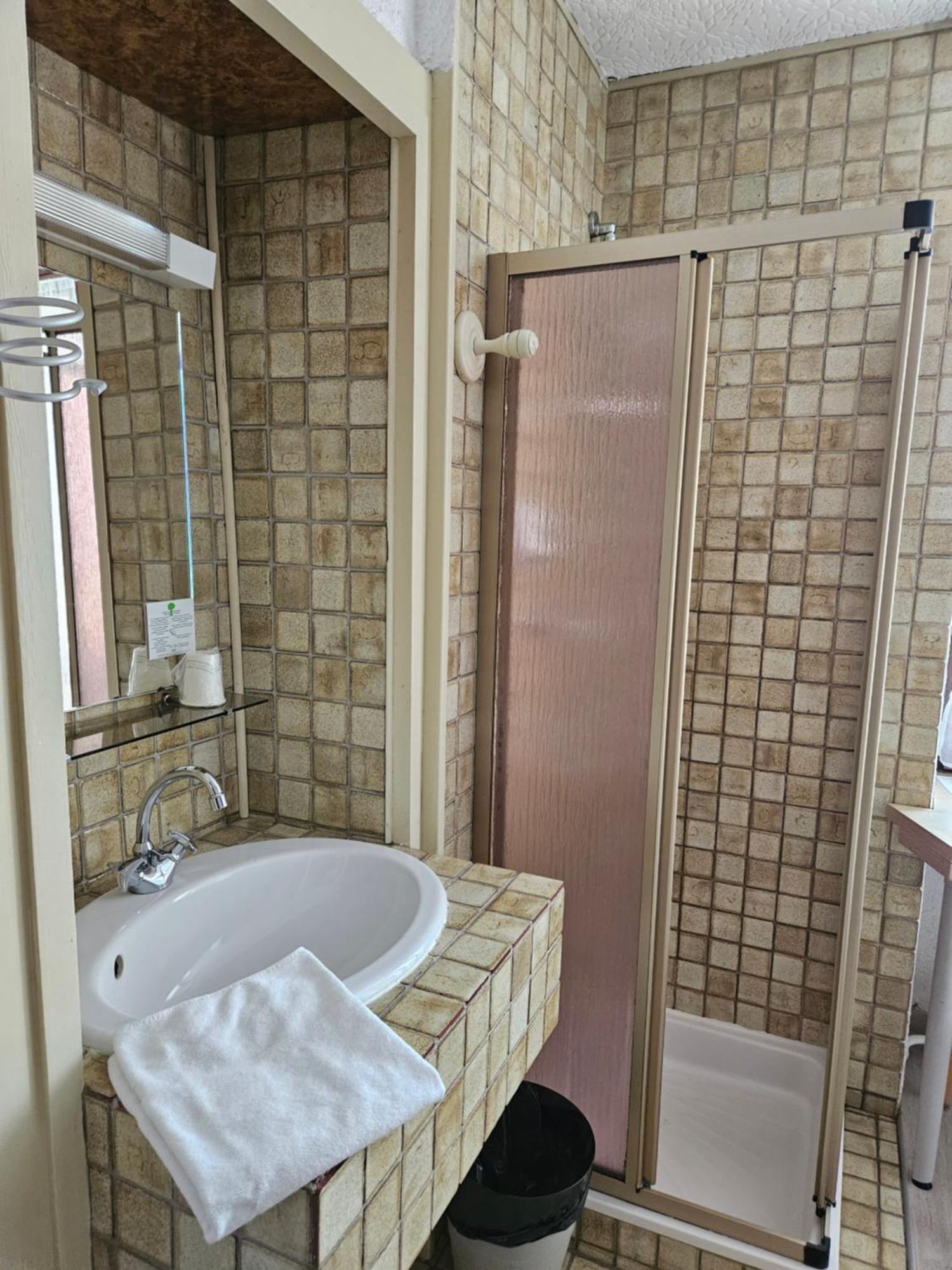 Hotel Du Midi Domène Esterno foto